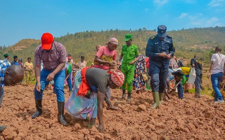 Rwamagana : ''Ntawukwiriye guhinga mu kajagari ''Mayor Mbonyumuvunyi