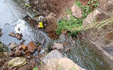 Kigali: Abitwikira ijoro mu mvura  bakamena amazi yanduye muri ruhurura baburiwe