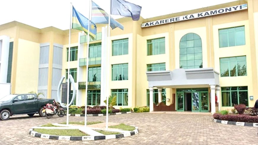 Kamonyi: Abakoresha umuhanda Rugobagoba-Gacurabwenge-Mugina barasaba ko ushyirwamo kaburimbo.
