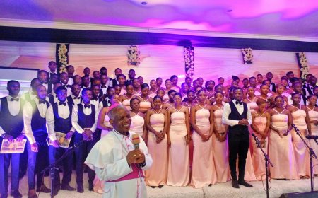 Amafoto: Chorale Amis du Ciel yo muri INES Ruhengeri yasusurukije abitabiriye igitaramo gihimbaza Pasika