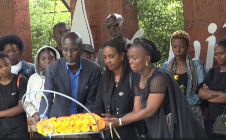 Kigali: Abagize sendika y’abakozi bakora mu mahoteri basuye Urwibutso rwa Jenoside ku Gisozi mu rwego rwo Kwibuka no Kwigira