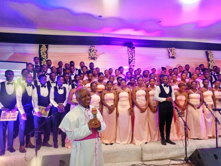 Amafoto: Chorale Amis du Ciel yo muri INES Ruhengeri yasusurukije abitabiriye igitaramo gihimbaza Pasika