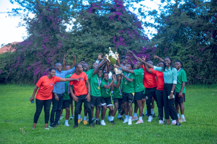 Kayonza: Abafana banyuzwe n’uko Indahangarwa FC yabazaniye igikombe