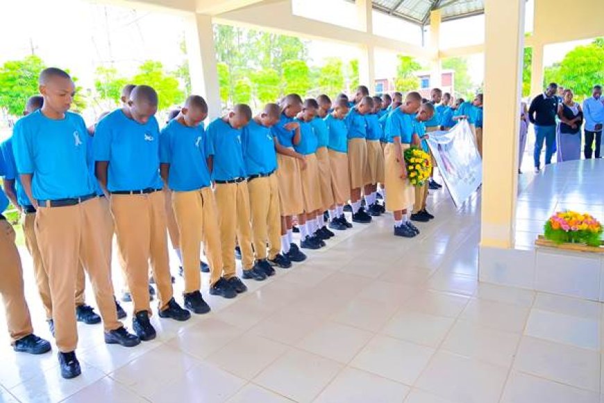 Ruhango: Abanyeshuri biga mu ishuri rya Lycee de Ruhango Ikirezi basabwe kwirinda amacakubiri n’ingengabitekerezo ya Jenoside.