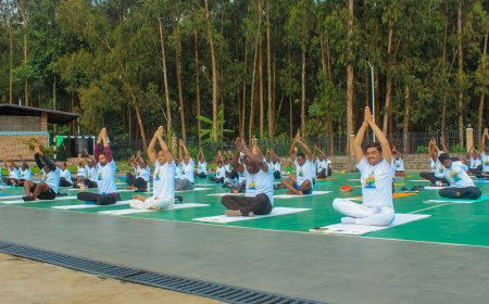 Musanze: Ambasaderi w'Ubuhinde mu Rwanda yitabiriye siporo ya Yoga, bishimangira umubano  w'iguhugu cye n'aka karere