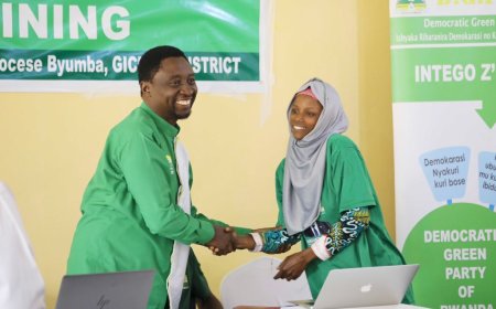 Dr. Frank Habineza asaba ko ku munsi buri muryango  wahabwa litiro 100  z’amazi meza ku buntu