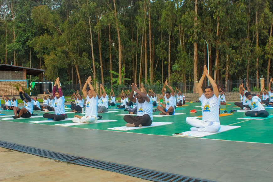 Musanze: Ambasaderi w'Ubuhinde mu Rwanda yitabiriye siporo ya Yoga, bishimangira umubano  w'iguhugu cye n'aka karere
