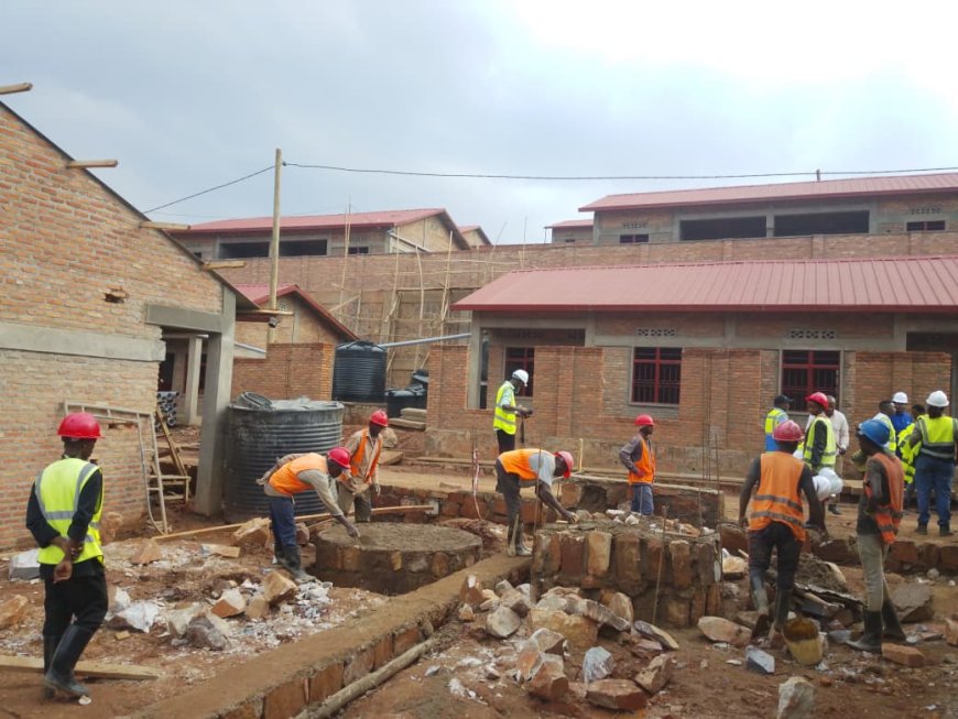 Kirehe: Abahawe akazi ko kubaka umudugudu w’icyitegererezo byabahinduye ubuzima