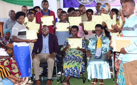 Rubavu: 230 bigishijwe gusoma, kubara no kwandika bahawe impamyabushobozi