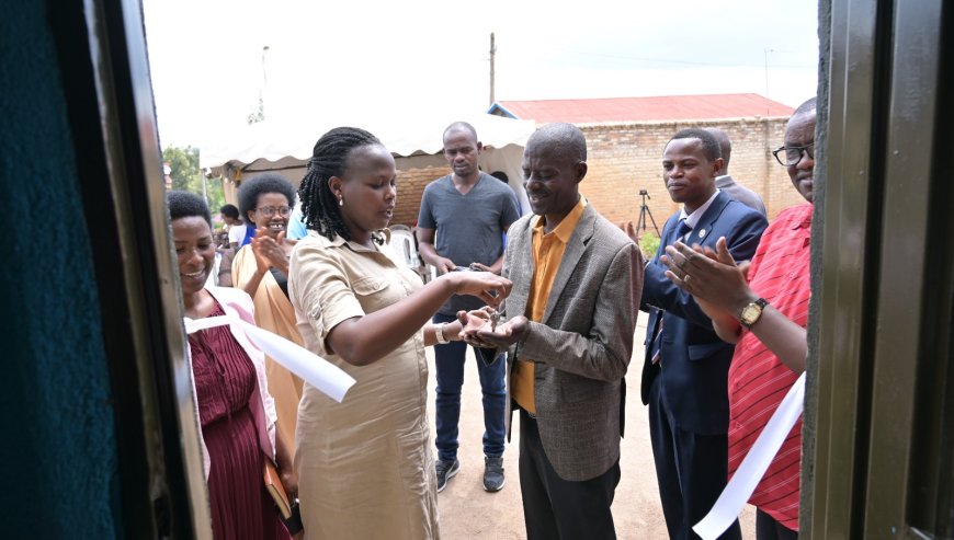 Ruhango: Imiryango isaga 70 imaze kubakirwa amacumbi mu ngengo y’imari ya 2025-2026