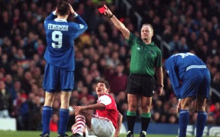 Abakinnyi 10 bahawe amakarita menshi y’umutuku muri Premier league