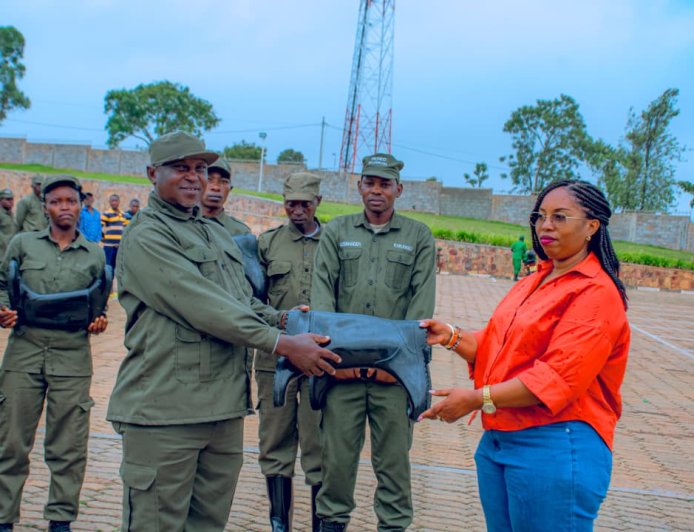 Ngoma:Abakora irondo ry’umwuga bahawe ibikoresho bizoroshya akazi