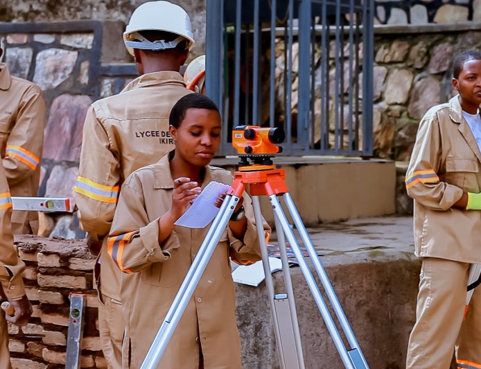 Abafite amashuri yigisha amasomo y'imyuga n'ubumenyi ngiro bishimira ko Abanyarwanda bahinduye imyumvire
