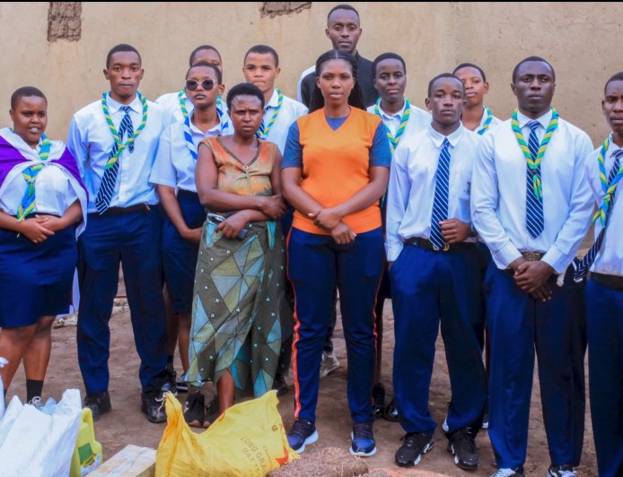 Ruhango: Urubyiruko rw’abanyeshuri b’Aba-Scout rugaragaza ko kugira umutima wo gufasha abandi byubaka urukundo n’ibyishimo.