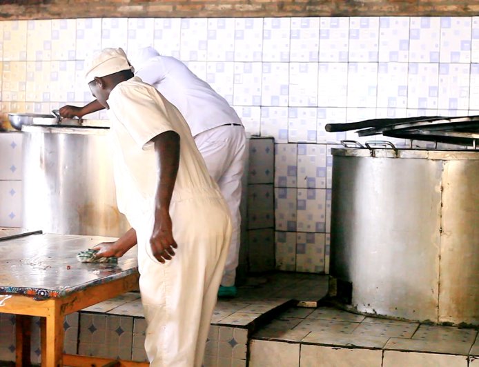 Uburezi: Abakwikwi ntibakigorwa no gutegurira amafunguro abanyeshuri