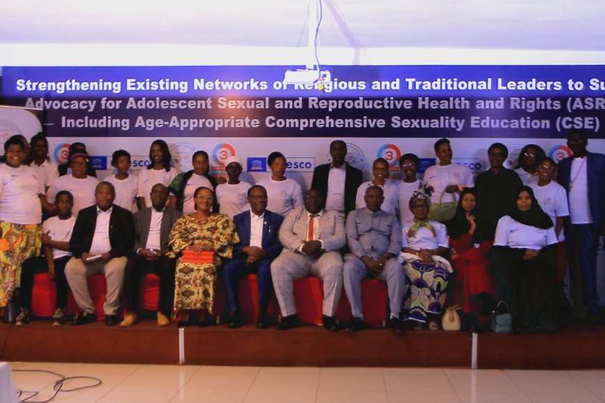 Kigali: Umuryango Salt and Light International wahuguye ababyeyi n’urubyiruko ku buzima bw’imyororokere hagamijwe kurwanya inda z’imburagihe mu bangavu.