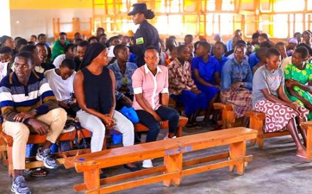 Ruhango: Urubyiruko rw’abanyeshuri bagize umuryango YIM ruvuga ko ibikorwa byo gufasha abatishoboye bibubakira ahazaza heza.