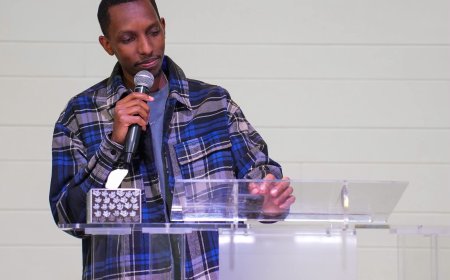 Canada:Yves Rwagasore yeteguje igitaramo yise "Ndakomeje live Recording"