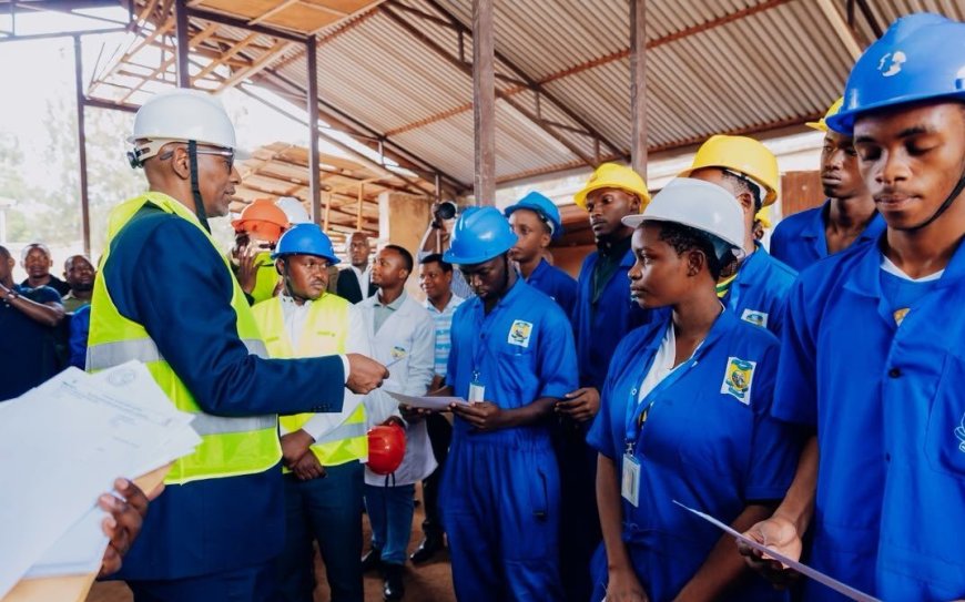 Abanyeshuri 74.085 bo mu mashuri yisumbuye ya Tekiniki ,imyuga n'ubumenyi ngiro batangiye ibizamini ngiro bya Leta.