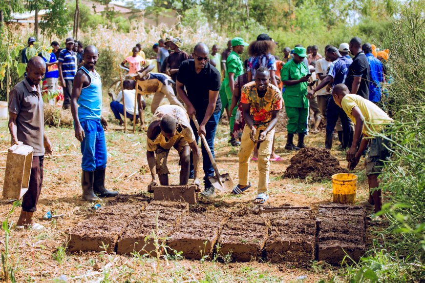 Kayonza: Kubakira abatishoboye byabaye umuhigo w'urubyiruko rwa Rwinkwavu