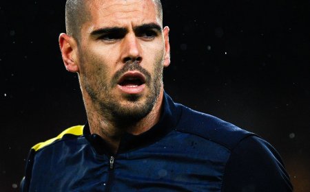Umuzamu Victor Valdés wakiniye FC Barcelona yasohoye isezerano rye