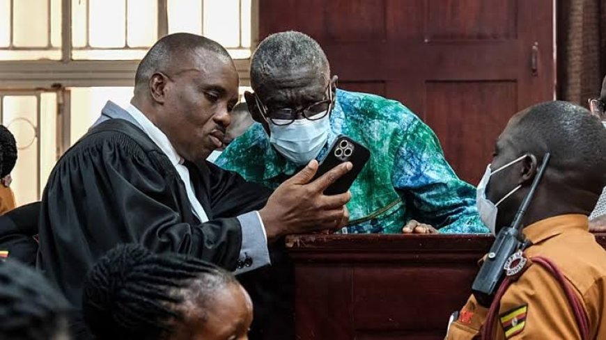 Uganda: Kizza Besigye utavuga rumwe n’ubutegetsi yanze abunganizi mu mategeko bashyizweho n’urukiko